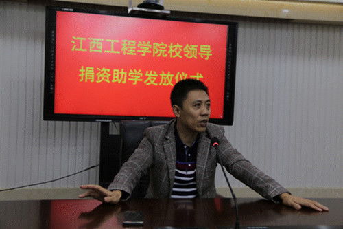 张桂梅向民警求助，为教育事业点燃希望之光