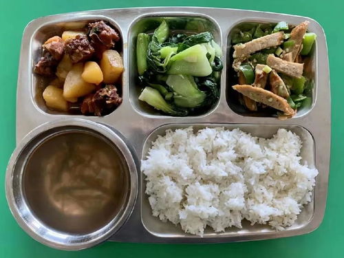 铺就希望之路，张桂梅校长与食堂地垫的微小故事